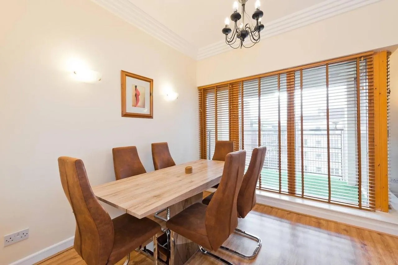 Stunning 3-Bed Apartment In Dublin 1